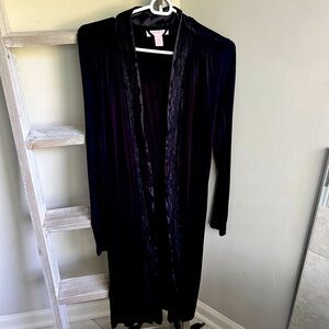 Pea and the Pod EUC black robe